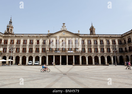 Il Plaza Espana in Vitoria-Gasteiz, capitale della regione basca nel nord della Spagna Foto Stock