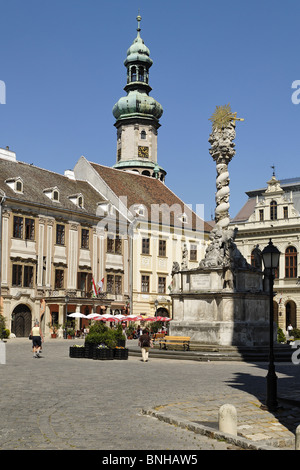 Città luogo Fö ter torre antincendio e storica città vecchia di Sopron Europa ungherese vecchio edificio di architettura cielo blu di punto di riferimento Foto Stock