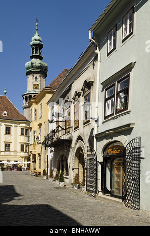 Città luogo Fö ter torre antincendio e storica città vecchia di Sopron Europa ungherese vecchio edificio di architettura cielo blu di punto di riferimento Foto Stock