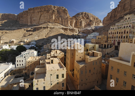 Yemen luogo Khaylla Khaylah wadi Doan wadi Hadramaut saudita vecchia architettura araba vista edificio dipinto di montagne di montagna Foto Stock