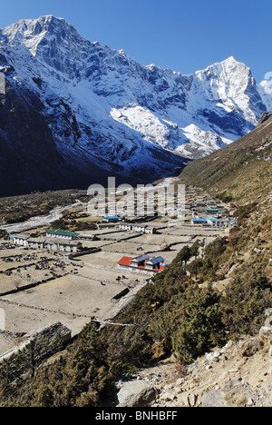 Villaggio Sherpa Thame Thame Khola valley Tengkang bussa insistendo Bhote Koshi valley parco nazionale di Sagarmatha Khumbu Nepal Foto Stock