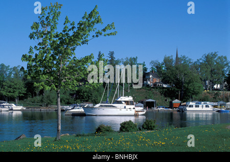 Canada Gananoque Ontario Harbour 1000 isole Regione Harbour Marina barche a vela Barche Riva acqua Vela Nord America Foto Stock