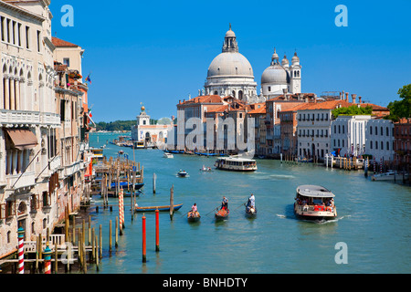 L'Europa, Italia, Venezia, Venezia, elencati come patrimonio mondiale dall' UNESCO, il Canal Grande e la chiesa di Santa Maria della Salute Foto Stock