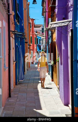 L'Europa, Italia, Venezia, Venezia, elencato come patrimonio mondiale dall' UNESCO, Burano, via pedonale di Burano Foto Stock