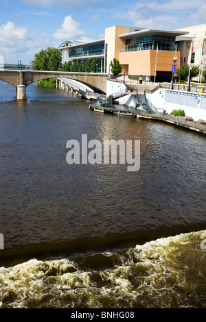 Architettura lungo il fiume in Grand Rapids Foto Stock