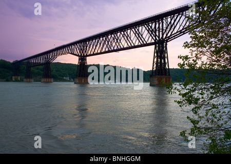 La passerella su Hudson, restaurato 2009, ex RR Ponte, Poughkeepsie, New York, più lunga del mondo ponte pedonale Foto Stock