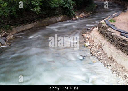 Creek dopo cascate Minnehaha in Minnesota. Foto Stock