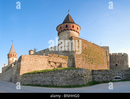 Il castello di Kamianets-Podilskyi (Khmelnytskyi Oblast, Ucraina) è l'ex castello polacco che è una delle Sette Meraviglie dell'Ucraina. Foto Stock