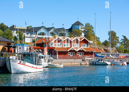 La Svezia Grisslehamn arcipelago di Stoccolma Grisslehamn Harbour arcipelago del Mar Baltico blu Europa diurno esterno Harbour House Foto Stock