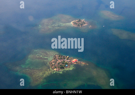 Panama vista aerea Isola San Blas Arcipelago Kuna Yala America centrale ospita il villaggio Riva mare oceano costa isole isola isles Foto Stock