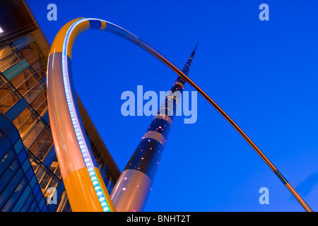 St Davids 2 Shopping Centre Cardiff Galles al crepuscolo Foto Stock