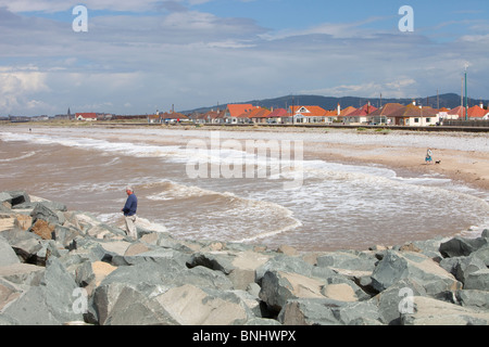 Rhyl è molto basso e vulnerabile alle inondazioni costiere. Foto Stock