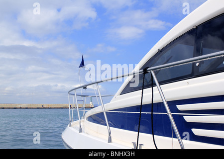 Yacht blu vista laterale porta Formentera isole baleari Foto Stock