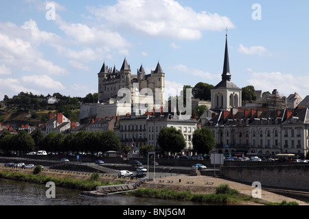 Chateau Saumur il castello del XIV secolo di Louis X Saumur sul fiume Loire Francia Foto Stock