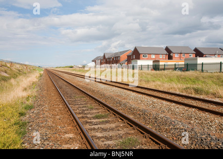 Basso terra vulnerabile alle inondazioni in riva al mare nei pressi di Rhyl, il Galles del Nord. Foto Stock