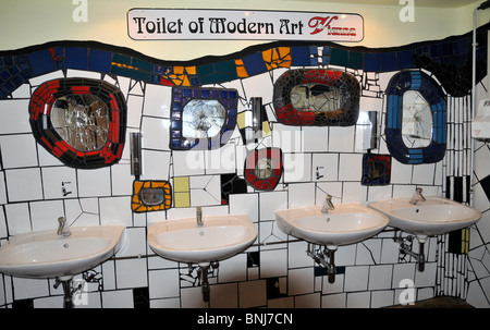 Arte wc in casa Hundertwasser, Vienna, Austria, Europa Foto Stock