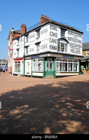 La facciata dell'edificio sul luogo di mercato, Banbury, Oxfordshire Foto Stock