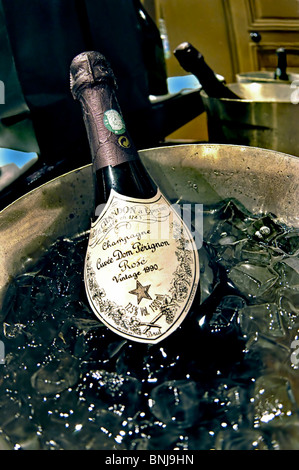 Secchiello Porta Ghiaccio Per Champagne Dom Pérignon Con Luce LED, Capacità Fino A 8 Bottiglie, Per Feste Ed Eventi Eleganti