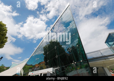 Germania Baden-Wurttemberg Esslingen am Neckar Neckar forum congress center moderna facciata di vetro ad un angolo obliquo Foto Stock