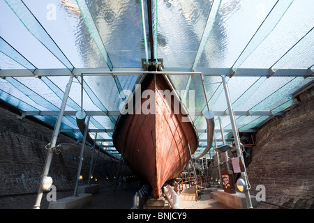 Lo scafo del S S Gran Bretagna ora appoggiato in Great Western Dockyard, Bristol. Foto Stock