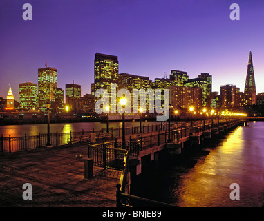 USA California San Francisco 20esimo secolo in America architettura edifici costruzione paesaggio urbano della città costa High-Rise crepuscolo Foto Stock