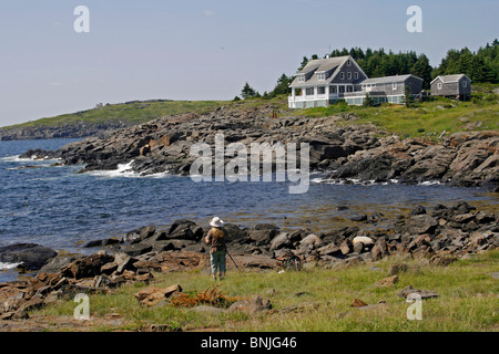 Costa del Maine Monhegan Island colonia di artisti New England USA remote granito offshore costa rocciosa artista pittura Foto Stock