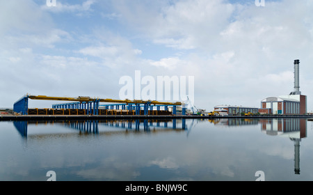 Vista generale di Shoreham Harbour mostra Parkers Acciaio e Shoreham Power Station Foto Stock