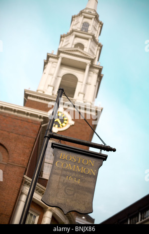 Boston Common segno e Park Street Chiesa; Boston, Massachusetts, STATI UNITI D'AMERICA Foto Stock