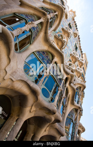 Dettaglio della facciata della Casa Batllo, progettato dall'architetto Antoni Gaudi, Barcellona, Spagna Foto Stock