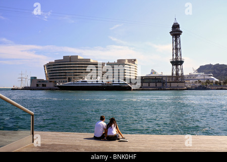 Il World Trade Center e la funivia da torre a Port Vell di Barcellona, in Catalogna, Spagna. Foto Stock