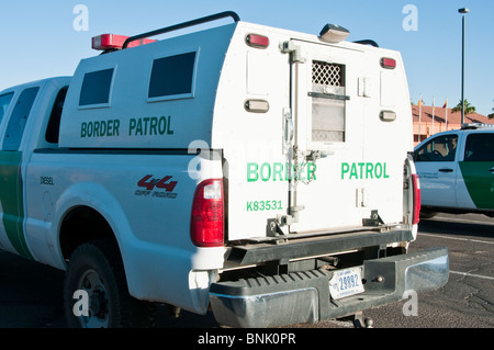 I pickup sono modificati per uso in terreno desertico dagli USA di pattuglia di confine nel settore di Tucson. Foto Stock