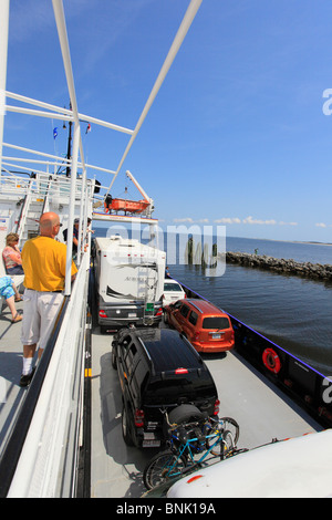 Passeggeri a bordo del Cedar Island a Ocracoke traghetto, Pamlico Sound, North Carolina, STATI UNITI D'AMERICA Foto Stock