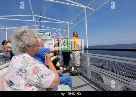 Passeggeri a bordo del Cedar Island a Ocracoke traghetto, Pamlico Sound, North Carolina, STATI UNITI D'AMERICA Foto Stock