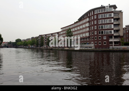 Vista sugli edifici a lato del canyon presso la Jacob Catskade, Amsterdam Foto Stock