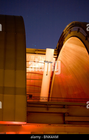 Telescopio e cupole al Chabot Osservatorio e Science Center di Oakland, CA. Foto Stock