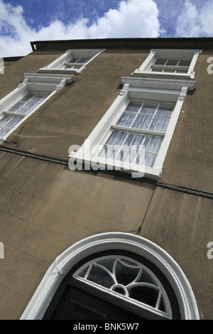 Una casa Georgiana e sulla strada principale a Cahir, Co Tipperary, Irlanda. Foto Stock