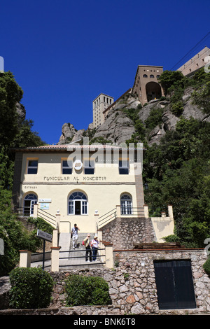 La stazione inferiore della funicolare de Santa Cova, Montserrat (seghettato) di montagna ad ovest di Barcellona, in Catalogna, Spagna. Foto Stock