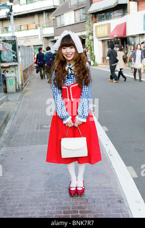 Lolita ragazza nel quartiere Harajuku, Shibuya, Tokyo, Giappone Foto Stock