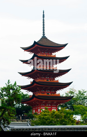 Goju-no-a (Five-Storied Pagoda), Miyajima, Honshu, Giappone Foto Stock