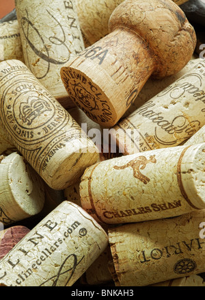 Una moltitudine di tappi vino Foto Stock
