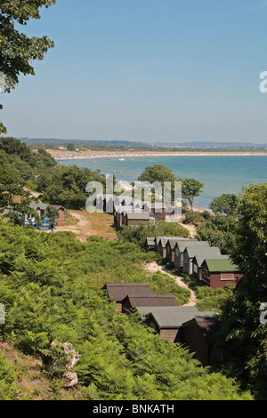 Una vista sulla spiaggia di capanne verso Studland beach e Studland Bay Dorset dal punto Redend, Dorset, Regno Unito. Giugno 2010 Foto Stock