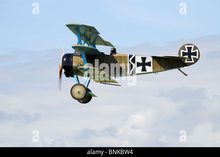 Una guerra mondiale 1 Fokker DR1 Triplano Replica in volo. Foto Stock