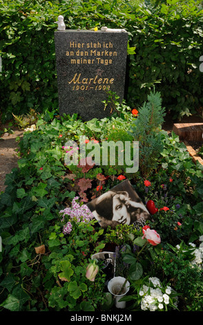 Tomba di Marlene Dietrich, Friedhof Stubenrauchstrasse cimitero, Schoeneberg, quartiere Friedenau, Berlino, Germania. Foto Stock