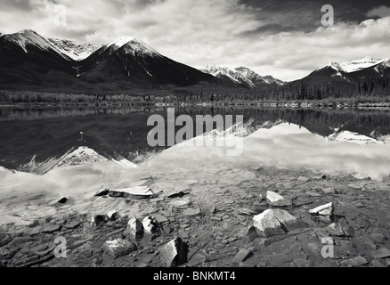 Vermiglio Laghi e il Sundance compreso il Parco Nazionale di Banff Alberta Canada Foto Stock