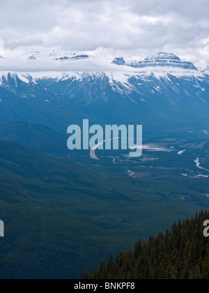 Bow Valley e vastissima gamma dalla Montagna di Zolfo Banff NP Alberta Canada Foto Stock