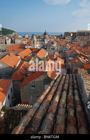 Il cotto rosso sui tetti della Città Vecchia di Dubrovnik, Croazia. Foto Stock