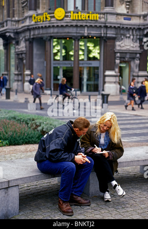 Belgi, popolo belga, giovane, giovane donna, giovane, il Meir, la città di Antwerp, Antwerp, provincia di Anversa, Belgio, Europa Foto Stock