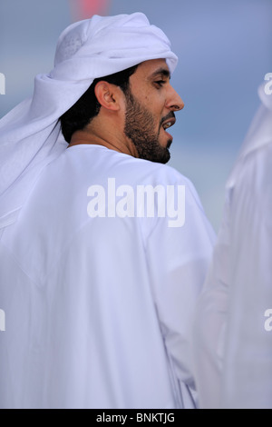 Tradizionale abito arabo Foto stock - Alamy