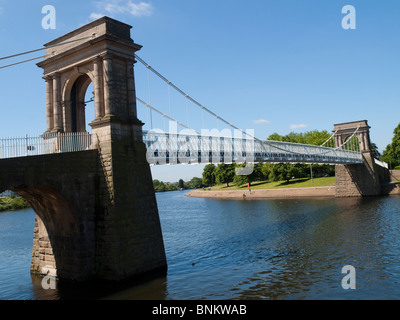 Il Wilford sospensione ponte sul fiume Trent presso il Victoria Embankment, Nottingham England Regno Unito Foto Stock