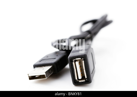 Uno nero cavo usb isolato su sfondo bianco Foto Stock